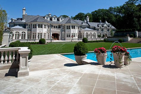 White Mansion, American Mansions, Stone Mansion, Mansion Exterior, Luxury Houses Mansions, Mega Mansions, Building House Plans Designs, Modern Mansion, Mansions Luxury