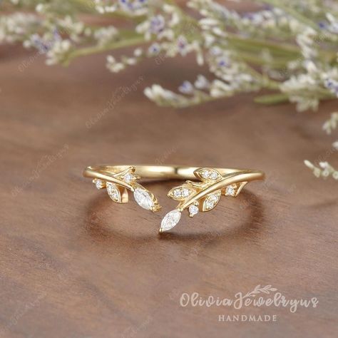 Vintage Leaf Moissanite Curved Wedding Band Vine Open Ring Nature Inspired Floral Stacking Matching Wedding Ring Custom Ring For Women ▶ Ring Details: ※Metal: 10K or 14K or 18K Solid Gold (Rose, White, or Yellow) , Silver ※Stone: Moissanite, D color, VVS clarity , approx.0.1ct ※Band Width: approx.1.5mm ※Change Stones / Upgrade Stone Size, feel free to contact me! Enhancer Wedding Band Version: https://www.etsy.com/listing/1848481998/ My Etsy shop: https://www.etsy.com/shop/oliviajewelryus ▶Tips: