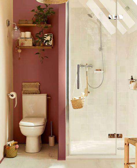 Utiliser le rose dans la déco des toilettes | My Blog Deco Downstairs Bathroom, Bathroom Inspiration Decor, Upstairs Bathrooms, Bathroom Renos, Avignon, House Bathroom, Shower Room, Bathroom Makeover, Bathroom Inspiration