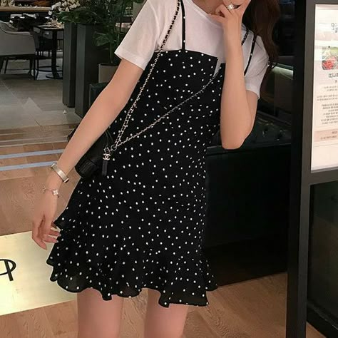 Korean Fashion K-Fashion K-Style Ulzzang Girl Ulzzang Boy Mode Coreenne Korean outfits Korean Summer Outfits, Korean Outfit Street Styles, Outfits Black, Korean Girl Fashion, Korean Fashion Trends, Ulzzang Fashion, Korean Outfits, Teen Fashion Outfits, Looks Vintage