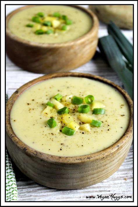 Vegan Potato Leek Soup Vegan Potato Leek Soup, Soup Quick, Autumn Side Dishes, Potato Leek, Potato Leek Soup, Diner Recept, Vegan Soup Recipes, Vegan Potato, Leek Soup