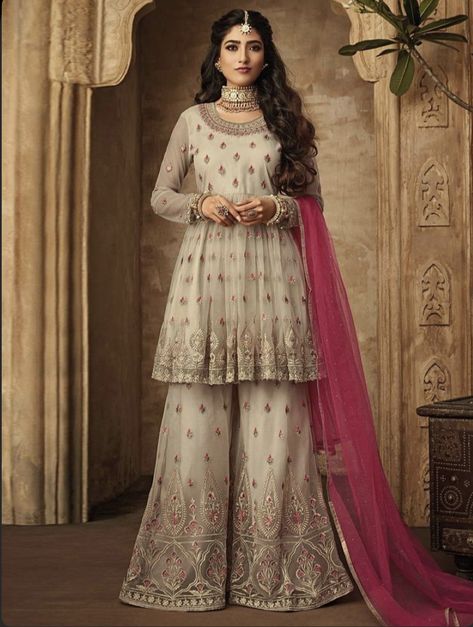 Bengali Clothes, Sharara Style, Gharara Pants, Gharara Designs, Sharara Dress, Sharara Designs, Frock Style, Fabric Work, Gaun Fashion