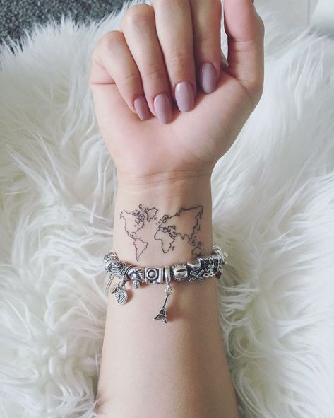 Unique & Cute Travel Tattoo Ideas For Women Travel Themed Tattoos, Warped Reality, Medium Size Tattoos, Adventure Tattoo, Phönix Tattoo, Tattoo Tiny, Tattoo Travel, Bestie Tattoo, Theme Tattoo