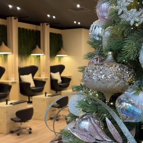 Step into the salon Christmas dreams are made of. With perfectly curated christmas decor and beautiful festive nail options you cannot get better.✨🎄⁠ ⁠ ⁠ #nails #nailsofinstagram #manicure #nailstagram⁠ #modernsalon #luxurysalon Townhouse Christmas, Better Nails, Salon Christmas, Nail Options, Nail Salon Decor, Festival Nails, Luxury Nails, Christmas Nail, Salon Decor