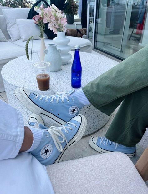 Blue Chuck Taylors Outfit, Blue Converse Outfit, Couple Shoes Matching, Converse Bleu, Blue Sneakers Outfit, Chuck Taylors Outfit, Blue Converse High Tops, Blue Converse Shoes, Light Blue Converse