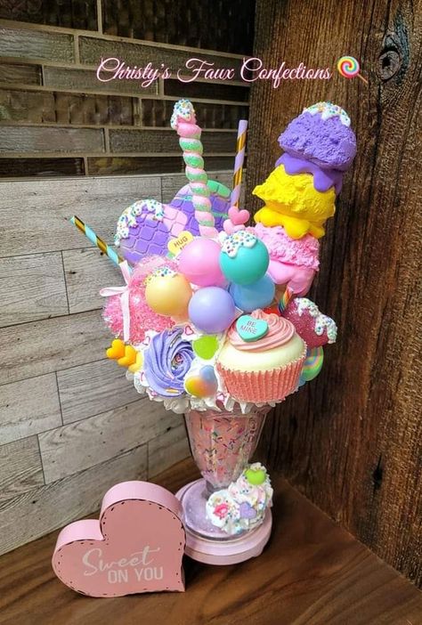 Candy Land Wedding Theme, Candy Room Ideas, Candy Land Centerpiece Ideas, Candy Centerpiece Ideas, Candy Craft Ideas, Diy Christmas Food, Fake Candy Decorations Diy, Winter Candyland, Fake Candy Decorations