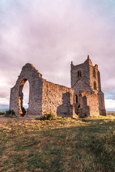 Ruins Landscape, Ancient England, Ruins Architecture, Old Ruins, Somerset Levels, Crafts Spring, Glastonbury Tor, Penguin Crafts, Abandoned Churches