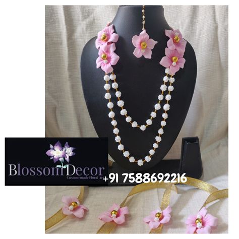 Makar sankranti special halwal jewellery by Blossom Decor. Reach us today to customize your Haldi/Mehendi/Baby Shower Jewellery. 💛 DM us or reach us at +91 7588692216/ + 91 8767482835 for more information. ** CUSTOMIZATIONS AVAILABLE** #artificialflowerjewellery #weddingseason #floralearrings #weddingsutra #indianweddings #mehendi #babyshowerjewellery #indianbrides #gajra #flowerearrings #flowerjewelleryforhaldi #handmadejewellery #floraljewelleryforbrides #giveaways #weddings #haldifunctio Halwa Jewellery For Women, Sankranti Jewellery, Tilgul Jewellery, Baby Shower Jewellery, Flower Jewellery For Haldi, Baby Shower Jewelry, Makar Sankranti, Jewellery For Women, Wedding Sutra