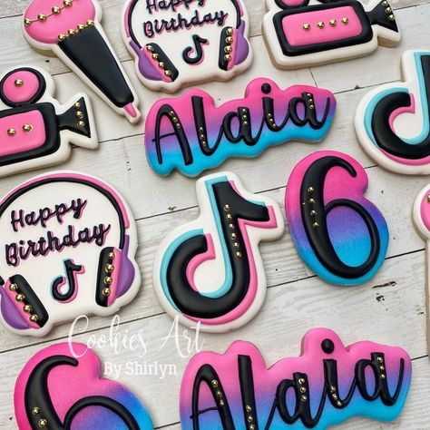 Girly Birthday Party, Instagram Happy Birthday, 11th Birthday, Birthday Treats, 15th Birthday, Icing Cookies, Cookie Art, How To Cook Shrimp, Cookie Designs