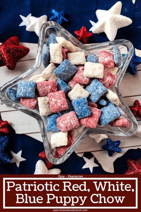 Patriotic Red, White, and Blue Puppy Chow Blue Puppy Chow, Patriotic Puppy Chow, Puppy Chow Chex Mix Recipe, 4th July Food, Chex Mix Puppy Chow, Muddy Buddies Recipe, Puppy Chow Recipes, Patriotic Food, Patriotic Desserts