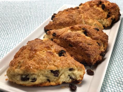 Raisin Scones, Ginger Grater, Rum Raisin, Spiced Rum, Scone Recipe, Herbs And Spices, Quick Snacks, Breakfast Dessert, Scones