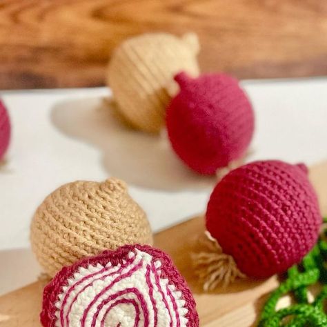 Rainy ☔️Rainy < my little chicken crochet> on Instagram: "Half-cut onion & sliced onion for Burgers   #crochet #crochetaddict #crochetlove #crocheterofinstagram #crochetfood #amigurumifood  #crochetinspiration #crocheted #crochetlover #crocheting #crocheter  #makeitwithmichaels  #Amigurumi #mymichaels  #鍵編み#かぎ針編み#heklanje  #crochetvegetable #crochetonion" Sliced Onion, Chicken Crochet, Crochet Food, Crochet Lovers, Red Onion, Amigurumi, Chicken, Crochet, On Instagram