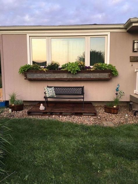 Check out these easy and cheap ideas to increase your curb appeal and make your front windows look great. Add curb appeal to home with these creative diy projects on a budget. #hometalk Diy Gutters, Pallet Wood Christmas Tree, Pallet Wood Christmas, Window Boxes Diy, Gutter Garden, Cedar Planter Box, Garden Frogs, Planter Project, Cedar Planters