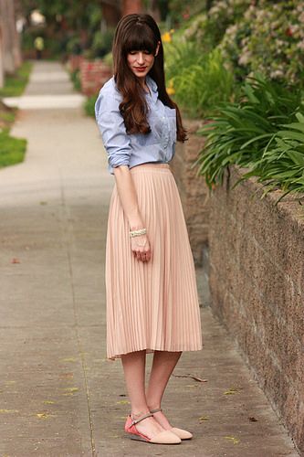 cali girl Peach Clothes, Midi Outfits, Peach Skirt, Pleated Skirt Outfit, Pink Pleated Skirt, Quoi Porter, Casual Skirt Outfits, Rock Outfit, Ethical Fashion Brands