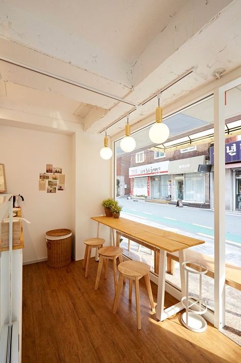 Small Cafe Ideas, Table Coffee Shop, Tiny Cafe, Coffee House Design, Coffee Shop Concept, Small Restaurant Design, Korean Cafe, Bakery Interior, Small Coffee Shop