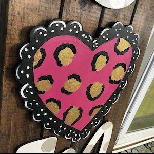 Just like polka dots, leopard print is such a fun pattern to add to a door hanger to make it pop! Many people are intimidated by painting leopard print, but I'm going to show you how simple it really is to DIY the leopard print pattern on your own. Painting Leopard Print, Valentines Day Door, Leopard Print Pattern, Painted Hearts, Valentine Decor, Valentines Ideas, Wooden Door Hangers, Porch Sign, Facebook Live