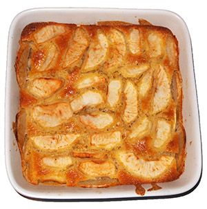 Apple Sponge Pudding - Traditional British Recipes Apple Sponge Pudding, Sponge Pudding Recipe, Syrup Sponge, Sponge Pudding, Sliced Apple, Fruit Pudding, Afternoon Tea Recipes, British Recipes, Flan Recipe