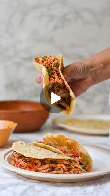 Patry Acosta👩🏼‍🍳 on Instagram: "🌮 ¡Aprende a hacer tortillas de harina para tacos!  Pueden rellenarlos con lo que deseen, por ejemplo: pollo, frijoles, vegetales, ropa vieja, queso, carne de cerdo, etc.  Ingredientes📝: -250g harina -1 cdita. sal -3 cdas. aceite -150ml agua tibia  #tacos #food #foodie #tacosmexicanos #tortilla #receta #nuevareceta #recetasencilla #reelrecipe #tendencia #explorepage #foodphotography #foodporn #pollo #recetaenespañol #fyp" Tacos Mexicanos, Carne Asada, July 1, Tacos, On Instagram