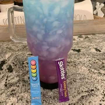 Flavored Water Ideas, Water Packets, Sonic Drinks, Flavored Water Drinks, Energy Tea Recipes, Water Ideas, Flavored Water Recipes, Healthy Water Drinks, Herbalife Shake Recipes