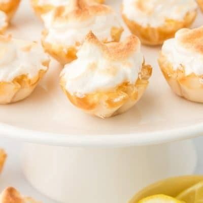 Lemon Meringue Mini Pies Phyllo Cup Appetizers, Cup Appetizers, Homemade Meringue, Lemon Meringue Tarts, Mini Lemon Meringue Pies, Dessert Lemon, Chocolate Chip Cookie Cups, Cherry Hand Pies, Phyllo Cups