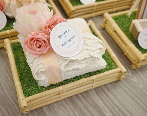 Hantaran Mukena, Seserahan Mukena, Hantaran Ideas, Gubahan Hantaran, Dulang Hantaran, Bridal Shower Decorations Rustic, Backyard Bridal Showers, Backyard Wedding Decorations, Hijab Sport