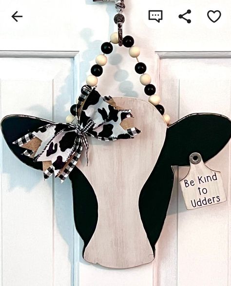 Cow Door Hanger Wooden, Cow Signs, Cow Head Door Hanger, Cow Decorations, Cow Door Hanger, Door Hanger Bow, Wood Varnish, Cow Craft, Round Door Hanger