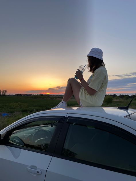 Sitting On Car Roof Aesthetic, Car Roof Pictures Instagram, Person Sitting On Roof Reference, Sitting On Car Aesthetic, Sunset Car Photoshoot, Sitting In The Car Pictures, On Top Of Car Photoshoot, Sitting On Car Poses, Sitting On Top Of Car