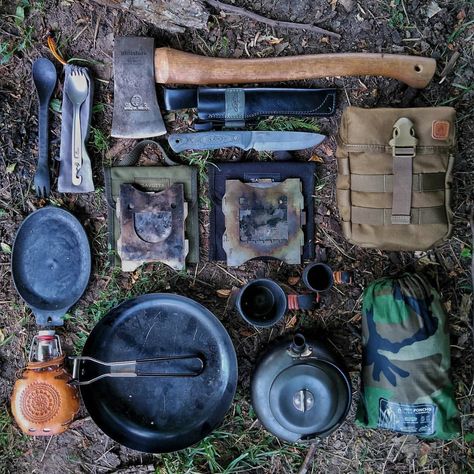 This is beneficial if you're hiking or backpacking. For chicken  eggs  &amp; hash browns; use cubed steak. Bug Out Bag List, Bug Out Bag Essentials, Bushcraft Backpack, Cubed Steak, Bushcraft Kit, Camping Gear Survival, Bushcraft Shelter, Aluminum Shelves, Bushcraft Gear