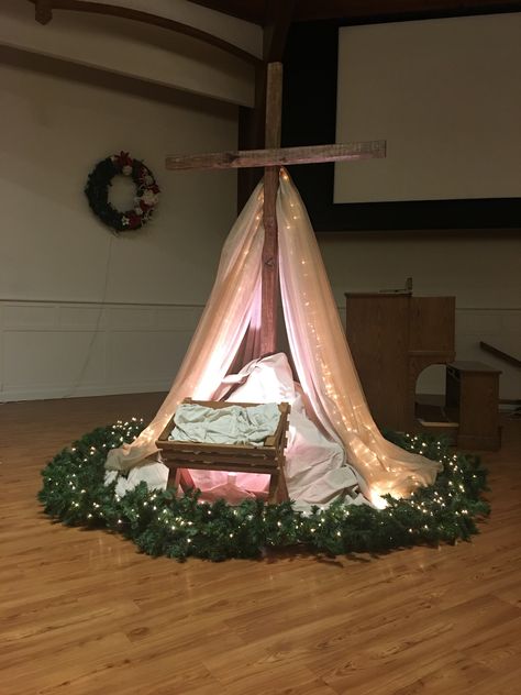 Christmas Stage Decorations, Christmas Stage Design, Church Christmas Decor, Christian Christmas Decorations, Christmas Parade Floats, Church Christmas Decorations, Church Altar Decorations, Christmas Stage, Christmas Nativity Set