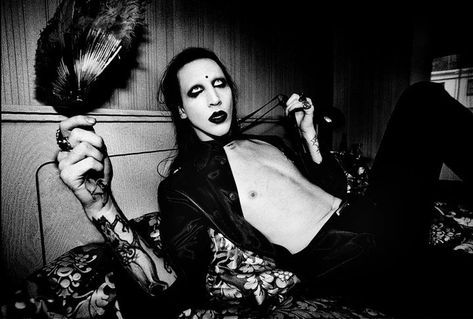 Marilyn Manson Makeup, Brian Warner, Theatre Of The Absurd, New Pic, Boys Long Hairstyles, Marilyn Manson, Emo Boys, Post Punk, Aesthetic Photo