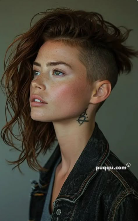 Short Hair Side Shave For Women, Shaved Side Haircut Women, Side Cut Hairstyles Woman, Short Side Part Hair, Women Mohawk Hairstyles, Female Mohawk Shaved Sides, Sidecut Women, Woman Undercut, Side Shave Haircut