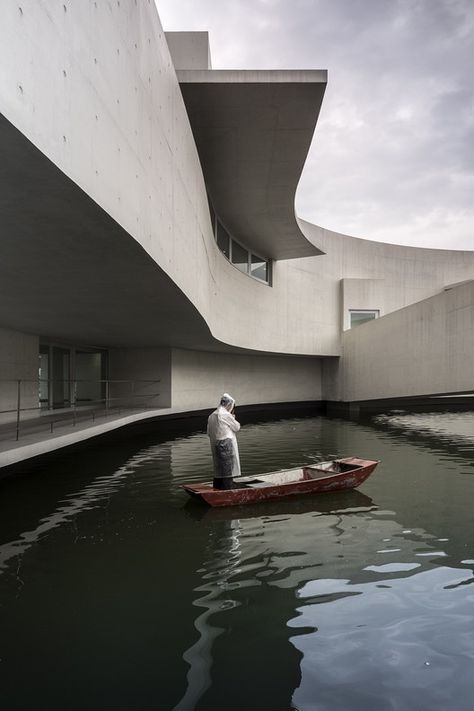 Wellness Architecture, Portuguese Architecture, Water Architecture, Alvaro Siza, Spa Therapy, Concrete Architecture, Concrete Building, Brutalist Architecture, Modern Buildings