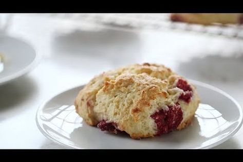 Fast Raspberry Scones - Everyday Food with Sarah Carey Scone Dough, Buttermilk Scone Recipe, Almond Jelly, Raspberry Scones, Cream Scones, Raspberry Almond, Fast Easy Meals, Quick Breads, Scone Recipe