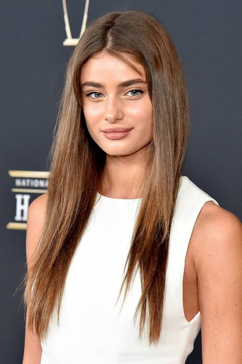 Chocolate Hair Cuts Brown Hair, Brown Hair Colours, Taylor Hill Hair, Long Dark Brown Hair, Brown Hair Cuts, Pretty Brown Hair, Photo Mannequin, Golden Brown Hair Color, Easy Updos For Long Hair