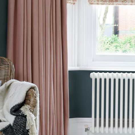 Dusky Pink Curtains, Bay Window Curtains Living Room, Velvet Curtains Bedroom, Pink Velvet Curtains, Bay Window Blinds, Bay Window Curtains, Window Curtains Living Room, Luxe Bedroom, Cosy Bedroom