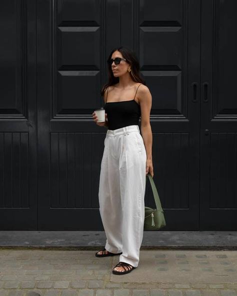 The 16 Best Summer Basics Worn by Fashion People | Who What Wear UK Tube Top And Jeans, White Linen Maxi Dress, White Flowy Dress, Classic Denim Shorts, Trouser Outfit, Simple Summer Outfits, Loewe Bag, Summer Basics, Outfit Formulas