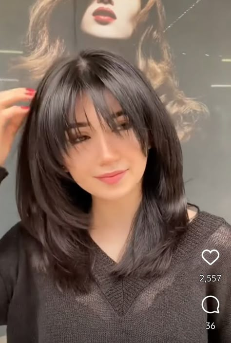 Short Round Layers Haircut, Haircut With Bangs Korean, Fringe With Bangs, Korean Air Bangs, Bangs Layered Haircut, Haircut With Wispy Bangs, Medium Hair Round Face, Haircut Inspired, Bangs Korean