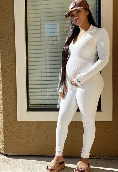 pinterest: @TRUUBEAUTYS💧#pinterestTruubeautys Spring Maternity Outfits, Summer Pregnancy Outfits, Casual Maternity Outfits, Trendy Maternity, Pretty Pregnant, Mommy Outfits, Casual Maternity, Cute Skirt Outfits, Stylish Maternity Outfits