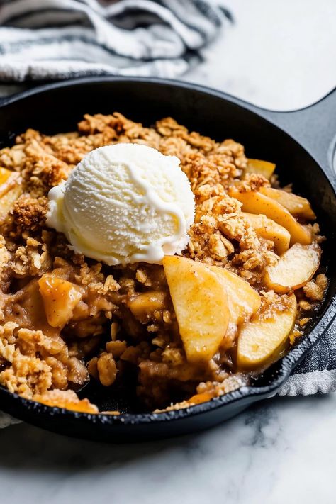 The next time you need something warm, sweet, and comforting, try this quick and easy cast iron skillet apple crisp. It’s fruity, crunchy, and to die for. Fall Skillet Desserts, Apple Crisp Recipe Cast Iron Skillet, Cast Iron Skillet Thanksgiving Recipes, Cast Iron Skillet Fried Apples, Apple Crisp In Cast Iron Skillet, Cast Iron Apple Crumble, Cast Iron Skillet Apple Crisp, Cast Iron Apple Cobbler, Skillet Desserts Cast Iron