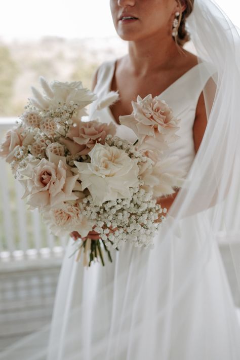 Blush Wedding Bouquet, Blush Bouquet Wedding, Veil Dress, Byron Bay Weddings, Bouquet Inspiration, Flower Guide, Blush Bridal, Bay Wedding, Floral Inspiration