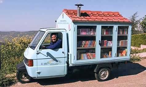 a lovely little mobile library making its way through the italian countryside :) Mobile Library, Rare Historical Photos, Italian Countryside, 카드 디자인, Little Library, Free Library, Geocaching, Penguin Books, Book Shelf