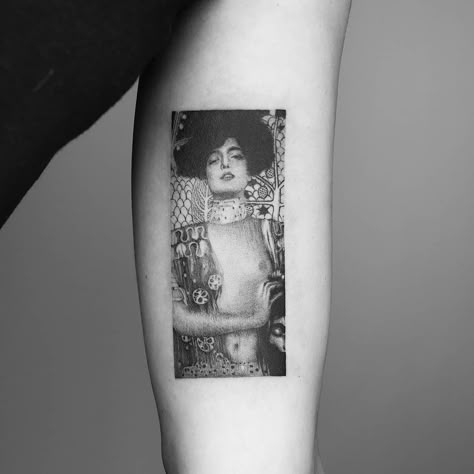 № 335  Gustav Klimt, 'Judith and the Head of Holofernes', 1901  #gustavklimt #judith #holofernes #judithtattoo #painting #art #ink… Holofernes Judith, Gustav Klimt Tattoo, Klimt Tattoo, Art Klimt, Art Nouveau Tattoo, Nouveau Tattoo, Bicep Tattoo, Painting Tattoo, Dragonfly Tattoo