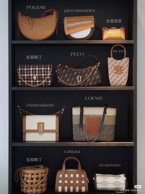 Contemporary Bags, Korean Spring Outfits, Leather Bag Tutorial, Classy Purses, Ladies Designer Handbags, Minimal Wardrobe, My Style Bags, Luxury Bags Collection, Aesthetic Bags