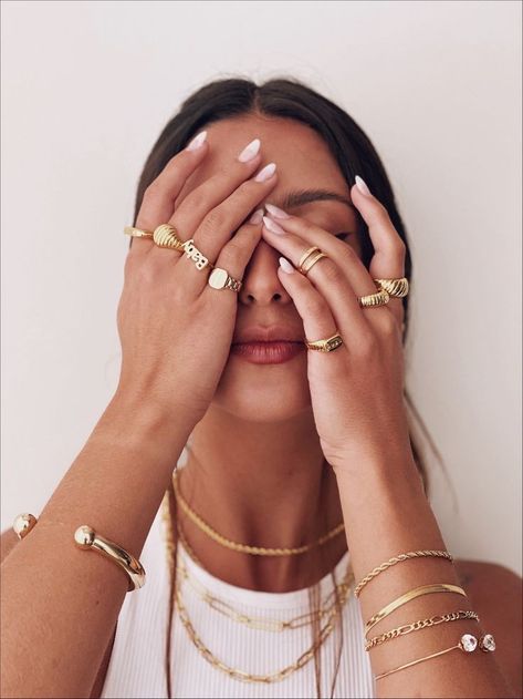 Pose With Jewelry, Tosh Accessories Brand, Aesthetic Jewelry Photography, Jewellery Photography Inspiration, Jewelry Product Shots, Creative Jewelry Photography, Jewelry Photography Styling, Jewelry Photoshoot, Womens Rings Fashion