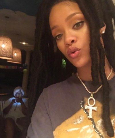 Rihanna Dreadlocks, Drake Rapper, Rihanna Fan, Looks Rihanna, Rihanna Love, Rihanna Outfits, Rihanna Looks, Rihanna Photos, Rihanna Riri