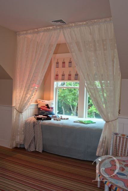 Window Seat Decorating Ideas, Window Seat Decor, Window Seat Bedroom, Teen Room Decor Ideas, Bay Window Bedroom, Cozy Hideaway, Bay Window Decor, Bedroom Window Seat, Diy Window Seat