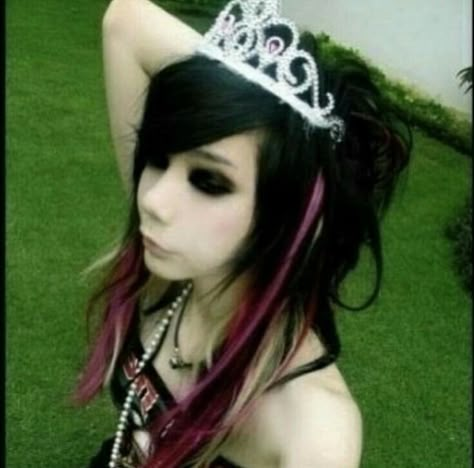 Princesa Emo, Emo Scene Girls, Emo People, Emo Princess, Scene Punk, Emo Scene Hair, Emo Aesthetic, Scene Queens, Quinceanera Hairstyles