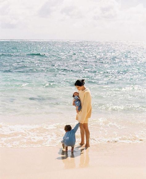 Toddler Beach Photos, Preppy Kids Outfits, Beach Mom, Heal Your Soul, Christmas Posts, Toddler Beach, Family Vibes, Motherhood Photography, Dream Family