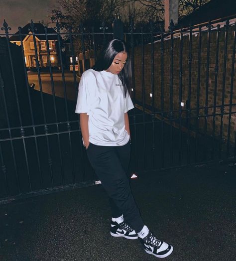 Jordan Outfit Women, Tomboy Outfits, Tomboy Style Outfits, Chill Outfits, Streetwear Fashion Women, Cute Comfy Outfits, Teenager Outfits, Cute Swag Outfits, Design Aesthetic