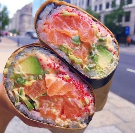 Salmon Avocado, Sushi Recipes, Think Food, God Mat, Food Goals, Sushi Rolls, Food Trends, Food Inspo, Food Obsession